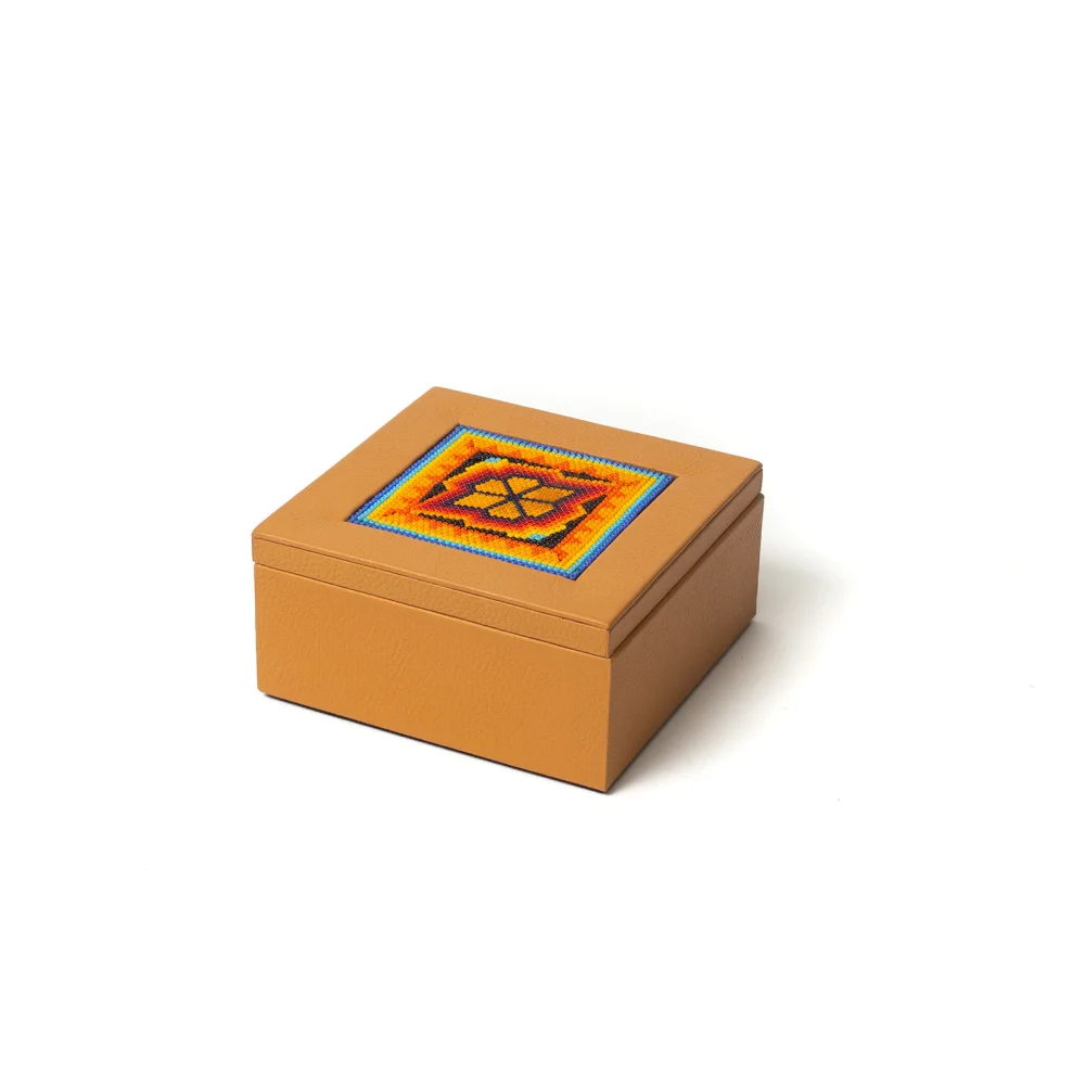 Caja Cuadrada Chica con Huichol