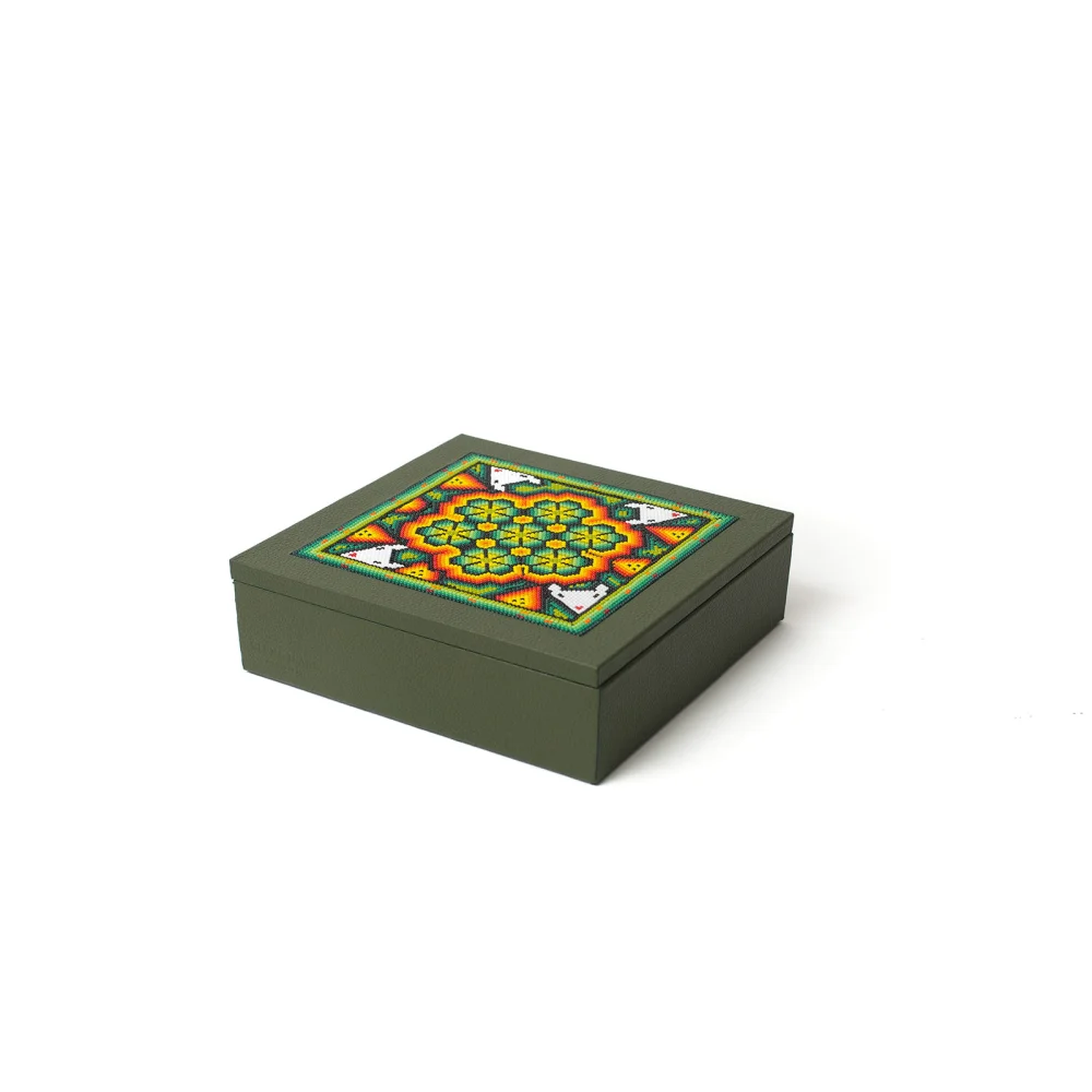 Caja Cuadrada Grande con Huichol