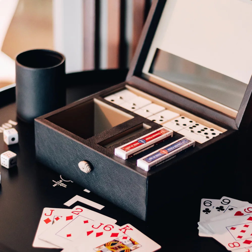 Caja Cubilete Cartas y Domino - Juegos